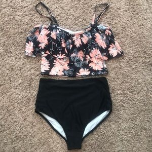NWOT 2 piece ruffled swim suit